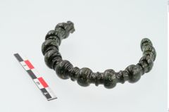 Foto von Bronzeknotenarmreif (NHMW-PRAE-024824)